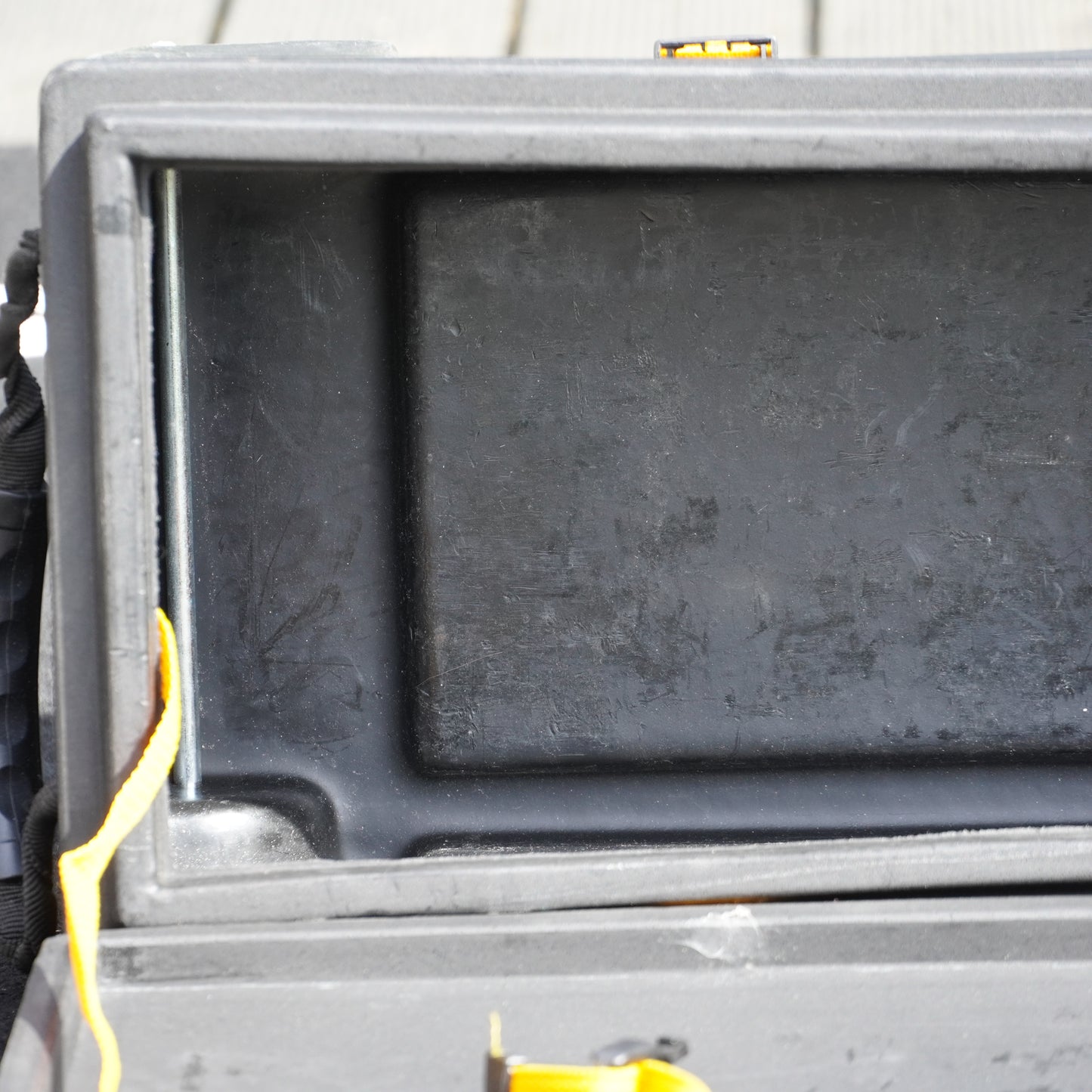 Hardcase HN28 28" Hardware Case with Wheels