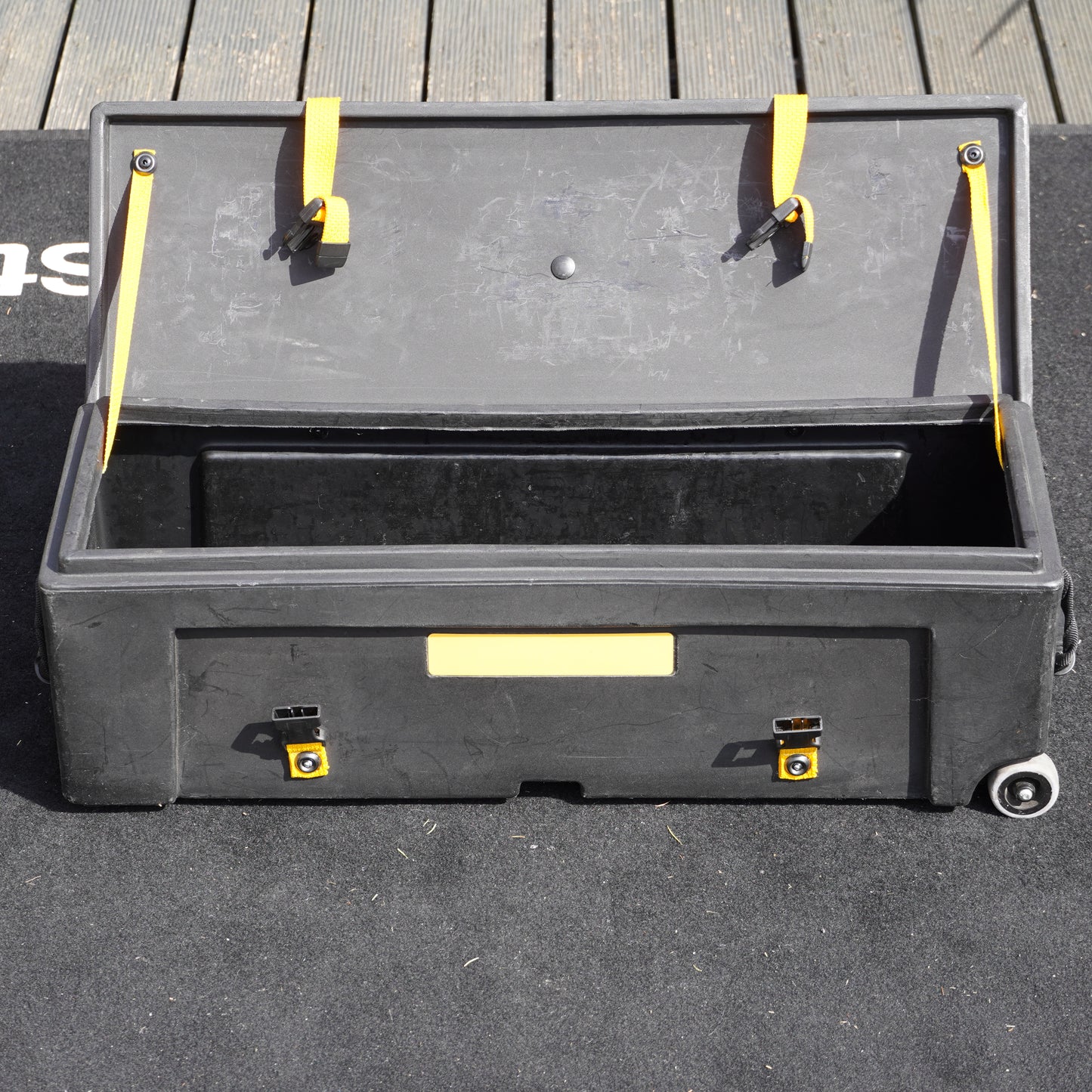 Hardcase HN28 28" Hardware Case with Wheels