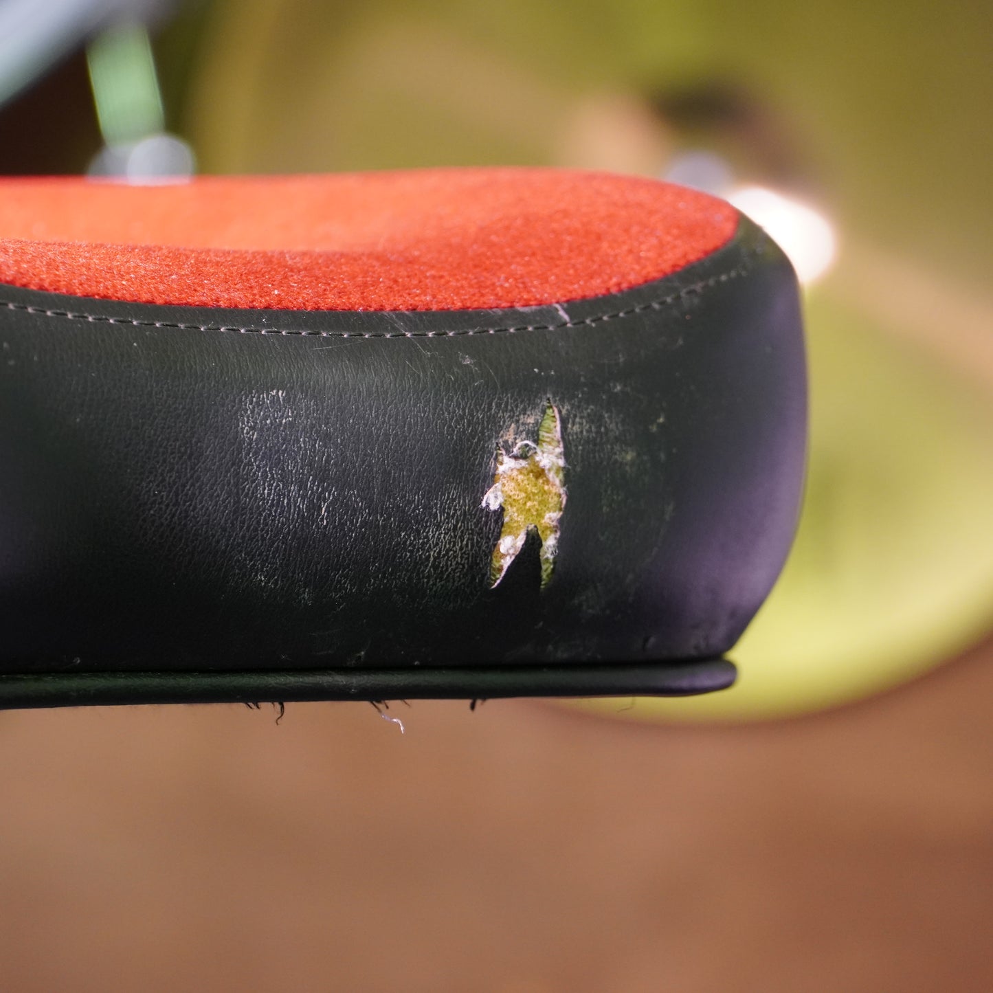 Roc n Soc Saddle Drum Throne in Red