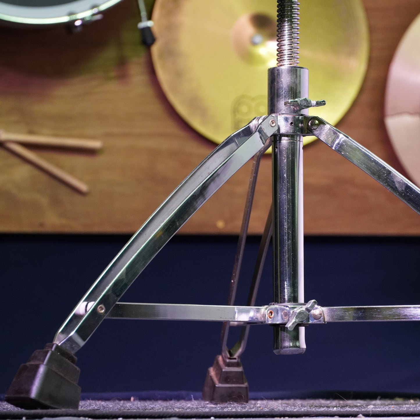 Saddle Drum Throne with Backrest & Spiral Height Adjustment